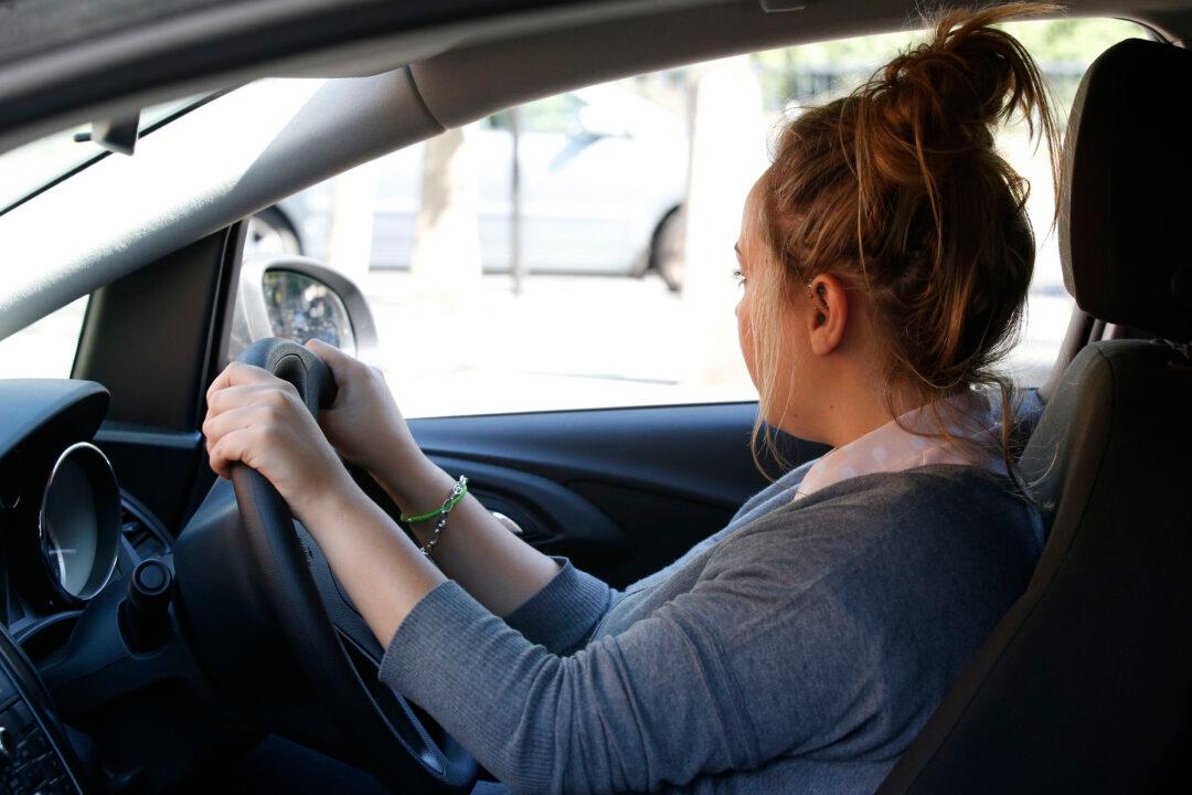 Illegal Mobile Phone Use Among Young Drivers Hits ‘Concerning’ Levels: Report