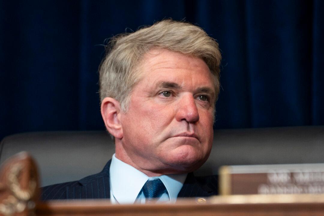 News Brief: Drones Flying Over US Bases Likely From China: House Foreign Affairs Chair; House Lawmakers Introduce 3 Bills Targeting China’s Role in US Fentanyl Crisis; Trump’s Border Czar Anticipates ‘Collateral Arrests’ in Mass Deportation Plan