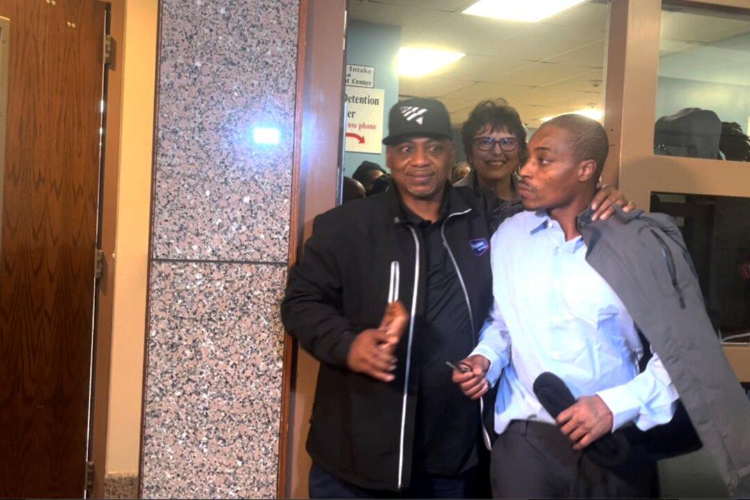 2 Men Go Free After Their Convictions Were Overturned in Case Involving Discredited Detective