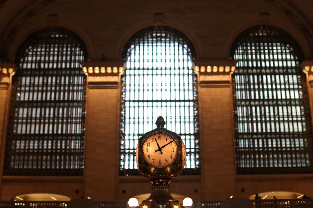 Trump Calls for End to Daylight Saving Time