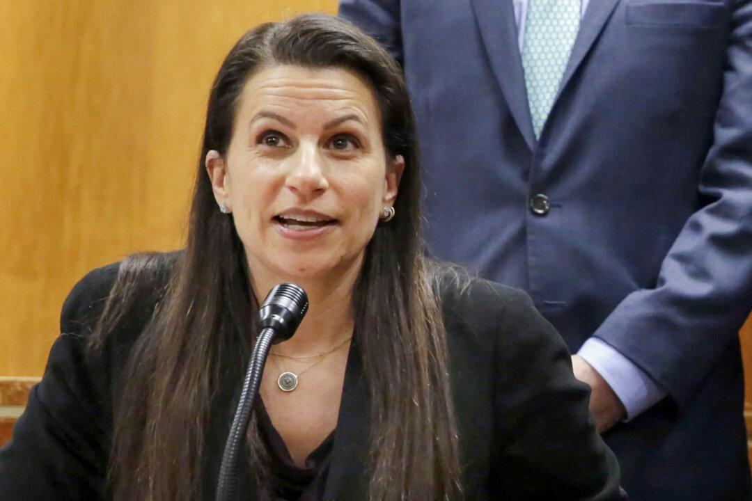 Former Manhattan Prosecutor to Represent Suspect in Killing of UnitedHealthcare’s CEO