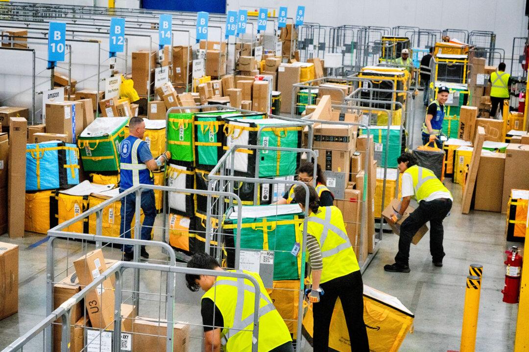 New York City Amazon Workers Threaten Holiday Strike