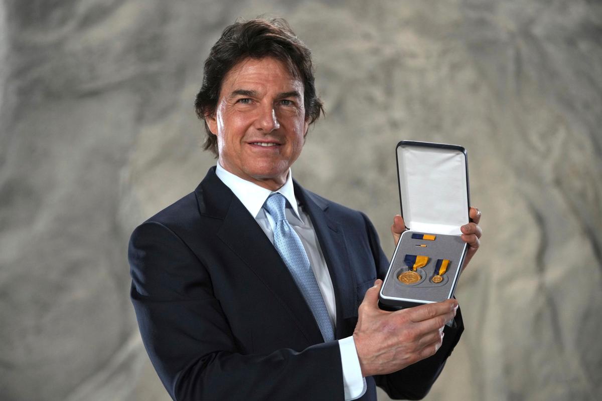 Tom Cruise Receives US Navy’s Top Civilian Award