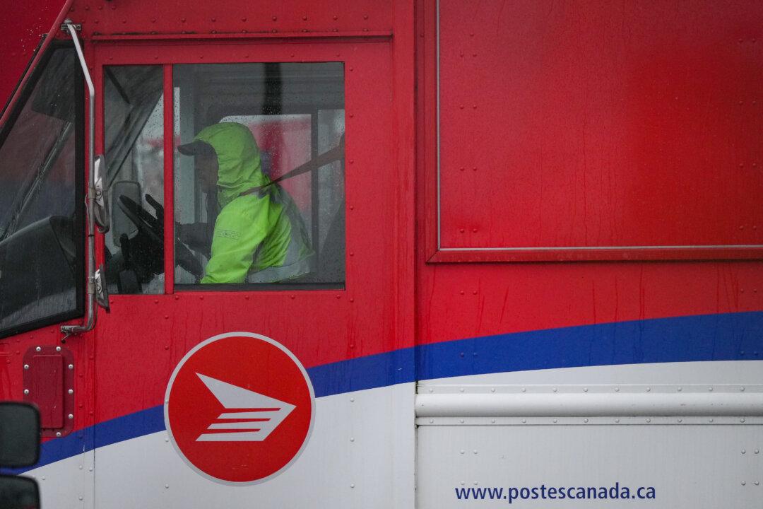 Canada Post Gets $1B Loan From Ottawa Amid ‘Significant Financial Challenges’