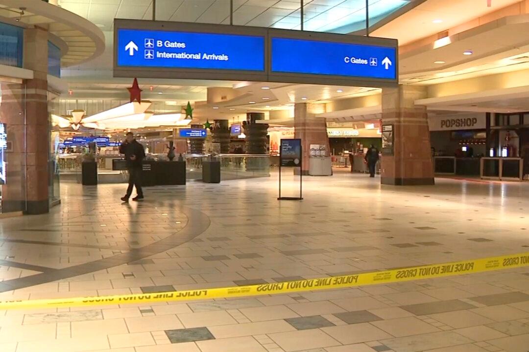 Police Arrest Man With Firearms After Shooting Injures 4 at Arizona Airport