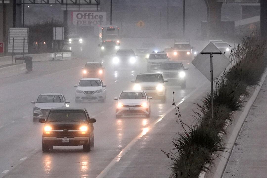 Powerful Thunderstorms Rumble Across Texas, Delaying Holiday Travel