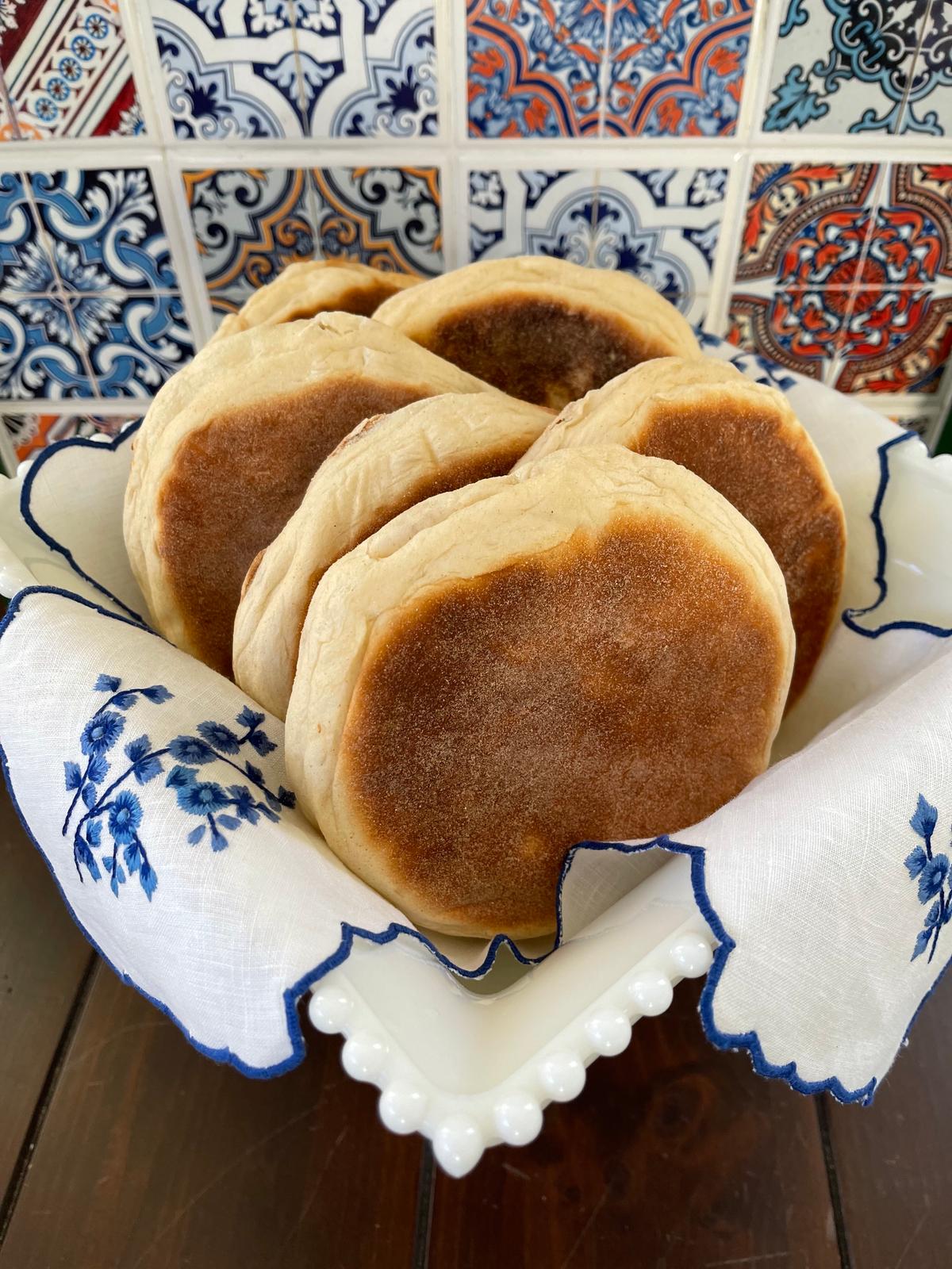 Bolos Lêvedos (Portuguese English Muffins)
