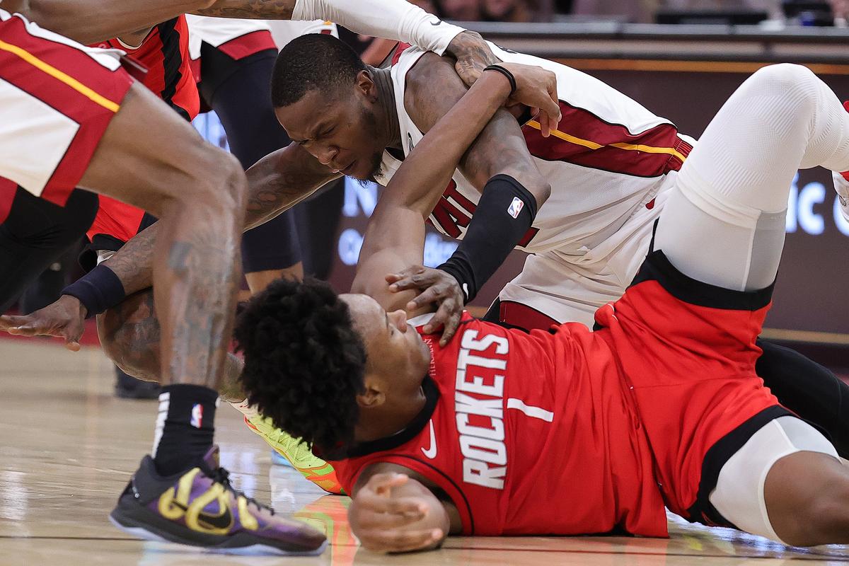 7 Ejections, One Body Slam in Final Minute of Heat-Rockets Game