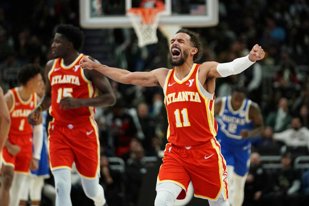 Hawks Win 5th Straight Game and Halt the Bucks’ Winning Streak at 7 With 119–104 Victory