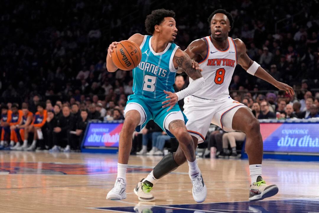 Anunoby and Towns Help the Knicks Blow It Open on the Way to a 125–101 Rout of the Hornets