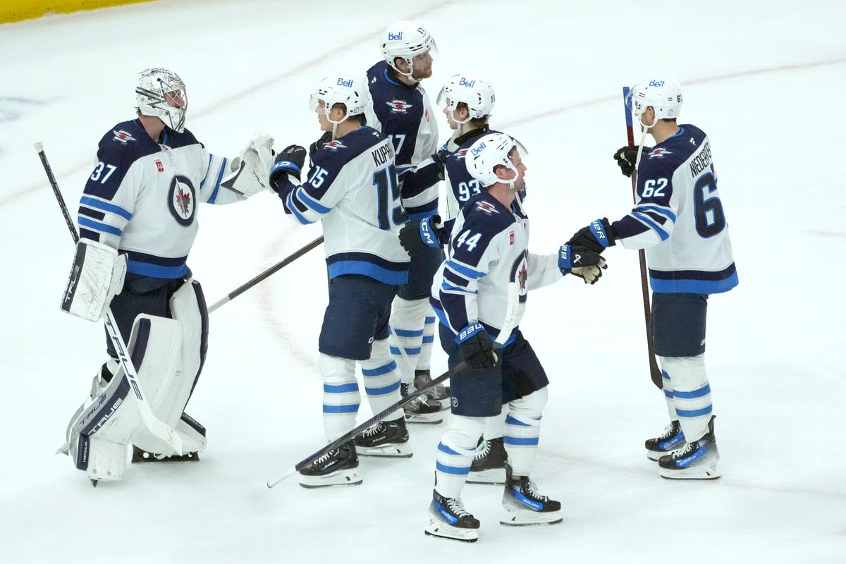 Scheifele Scores as the Jets Beat the Blackhawks 4–2 in Sorensen’s First Game