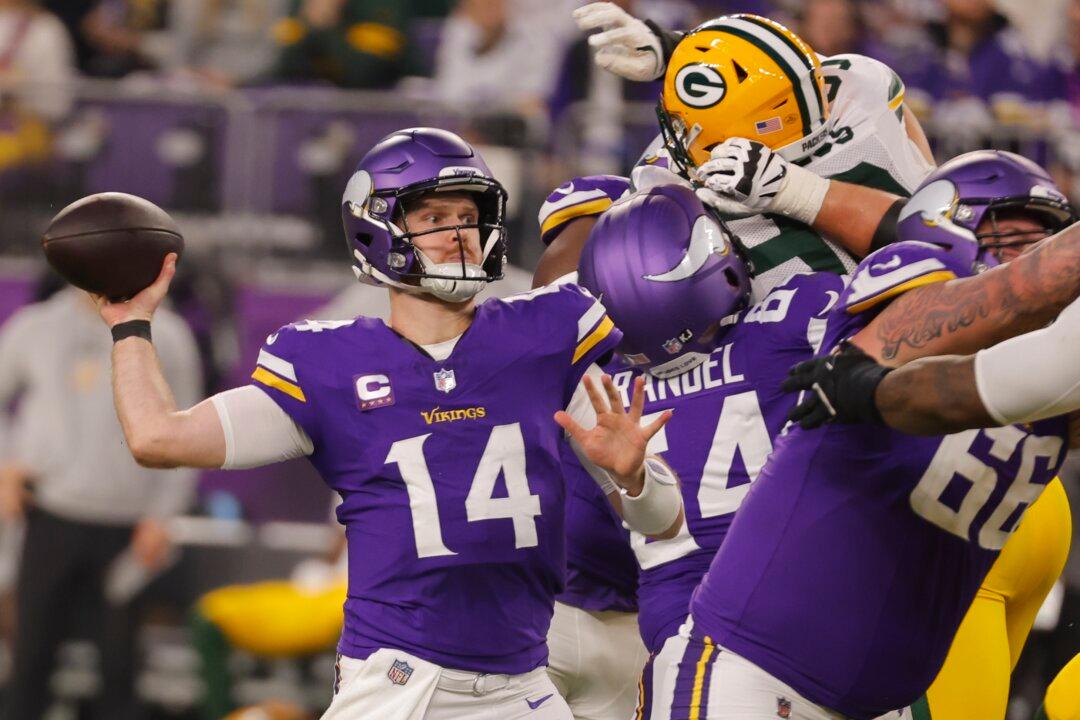 đ§Sports Brief: Vikings and Lions Collide in Epic Sunday Night Showdown; NFL Playoff Spots Up for Grabs in Wild Final Weekend