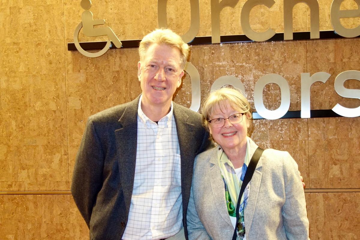 Couple Enjoy Shen Yun on Chinese New Year