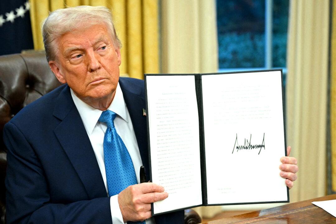 Trump Signs Deregulation Order to ‘Unleash Prosperity’