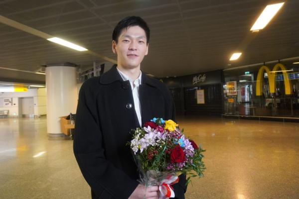 Shen Yun's principal dancer Jared Ren at the Warsaw Chopin Airport on Dec. 31. 2024. (Mary Man/The Epoch Times)