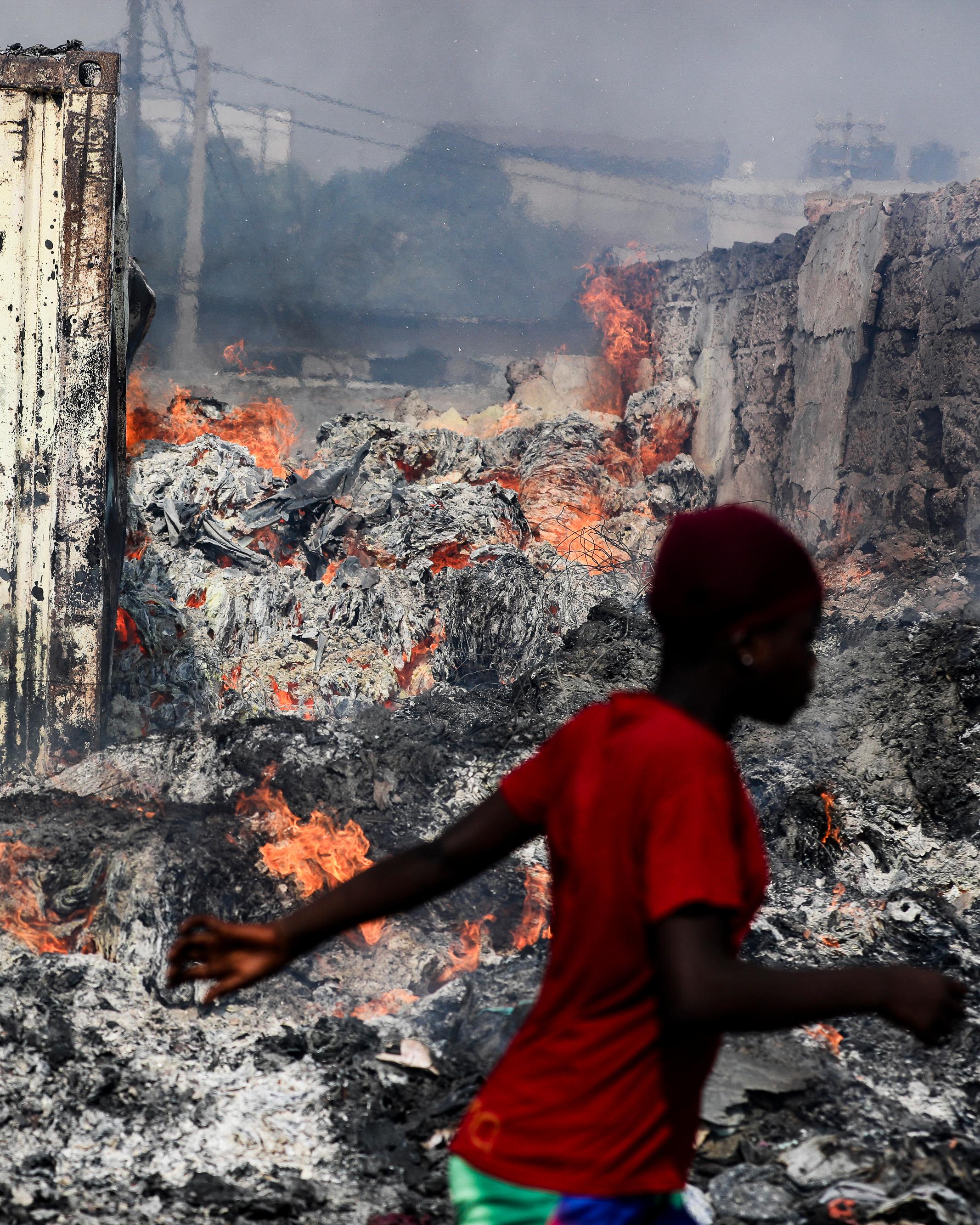 Day in Photos: Fire at Clothing Market, Shooting in New York, Dinosaur Footprints Found