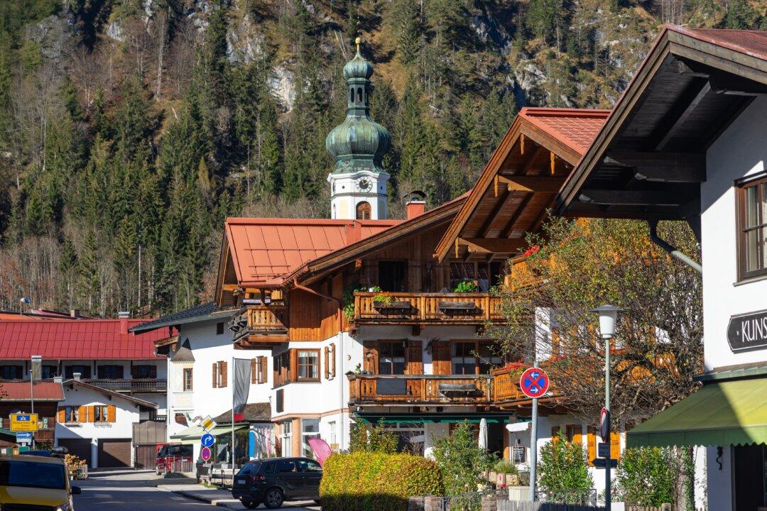 How Anyone Can Invest in Real Estate: Understanding the Structure of REITs