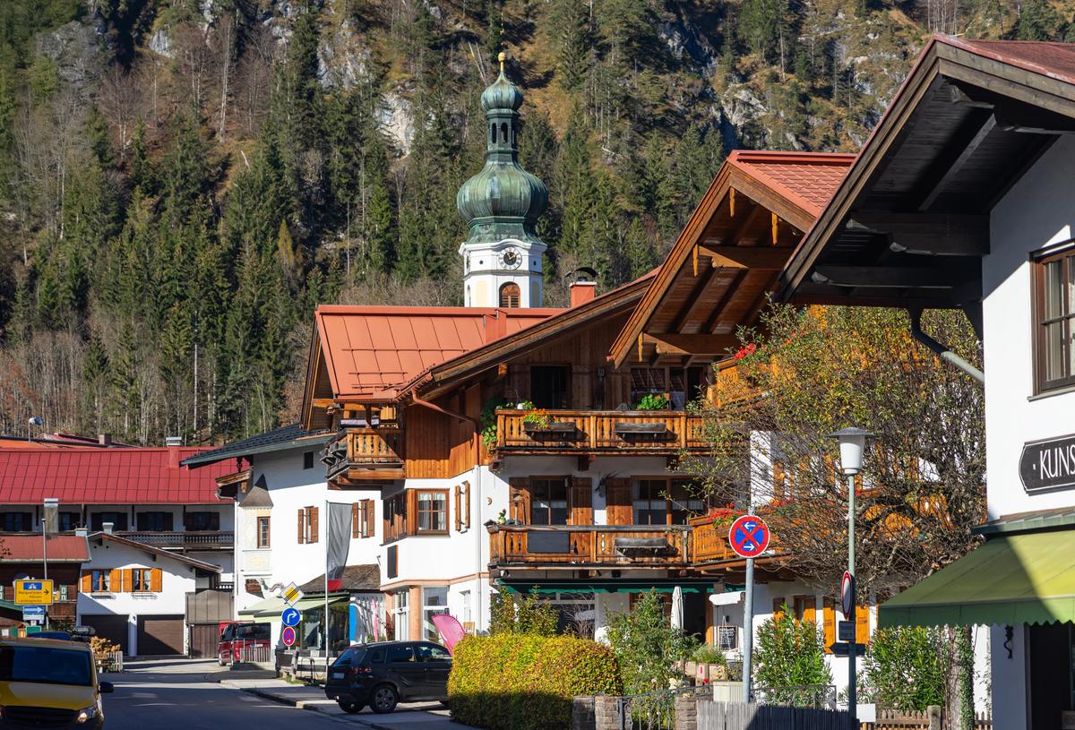 How Anyone Can Invest in Real Estate: Understanding the Structure of REITs