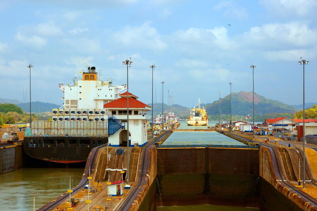 House GOP Congressman Introduces Bill to Authorize President to Negotiate Return of Panama Canal