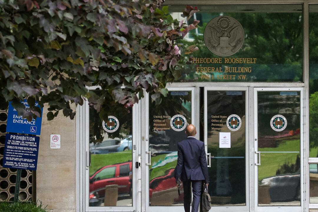 Trump Admin Is Telling Agencies to Continue Federal Worker Probationary Period