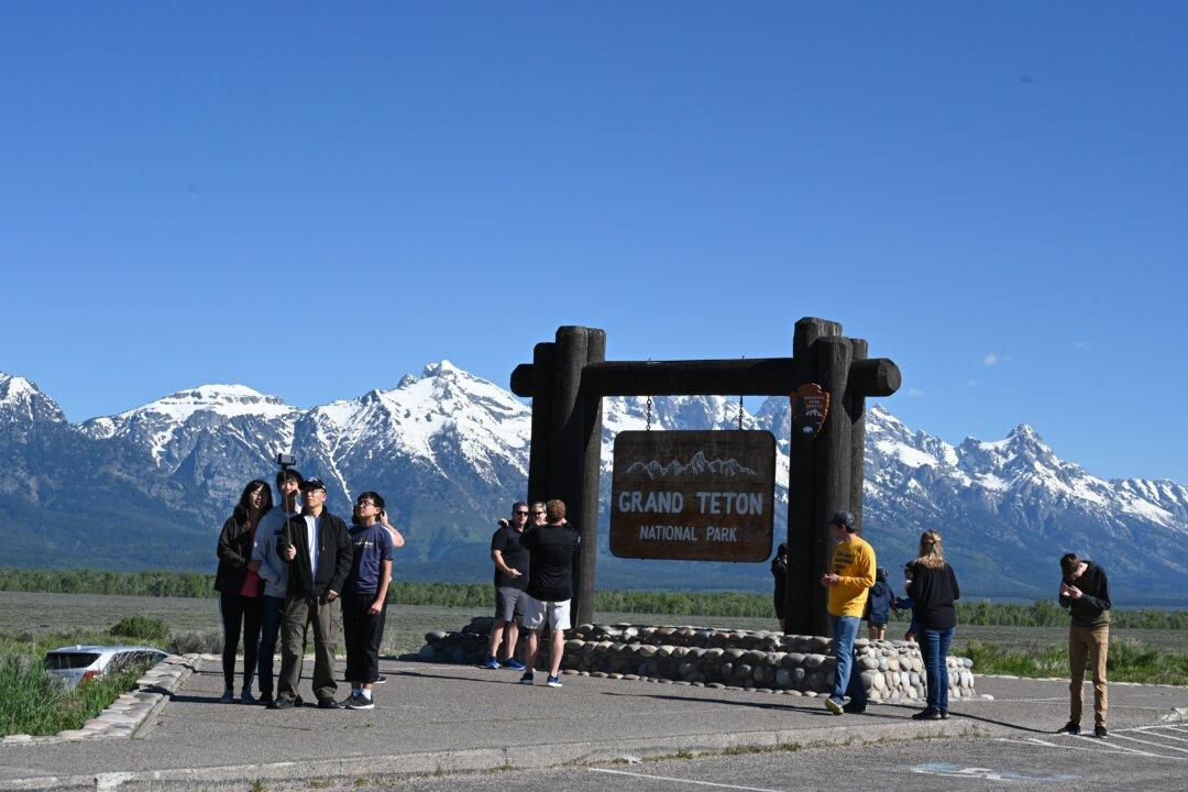 One Person Killed in Large Avalanche in Western Wyoming Backcountry