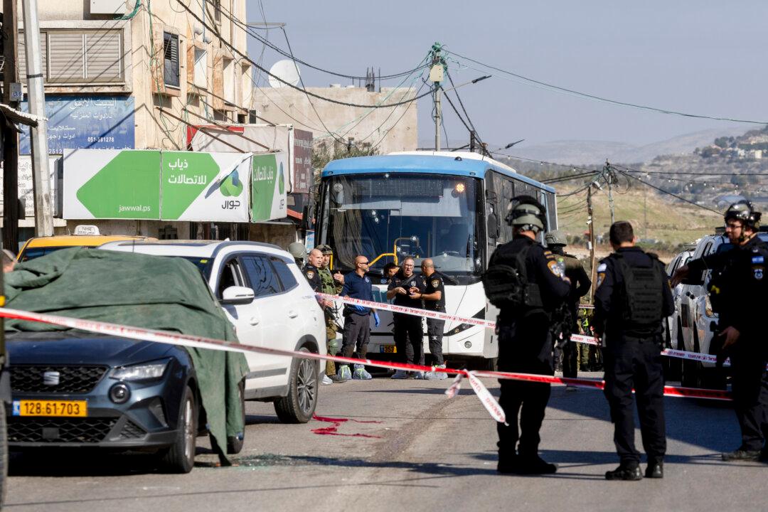 3 Israelis Killed, 8 Injured in West Bank Terror Attack
