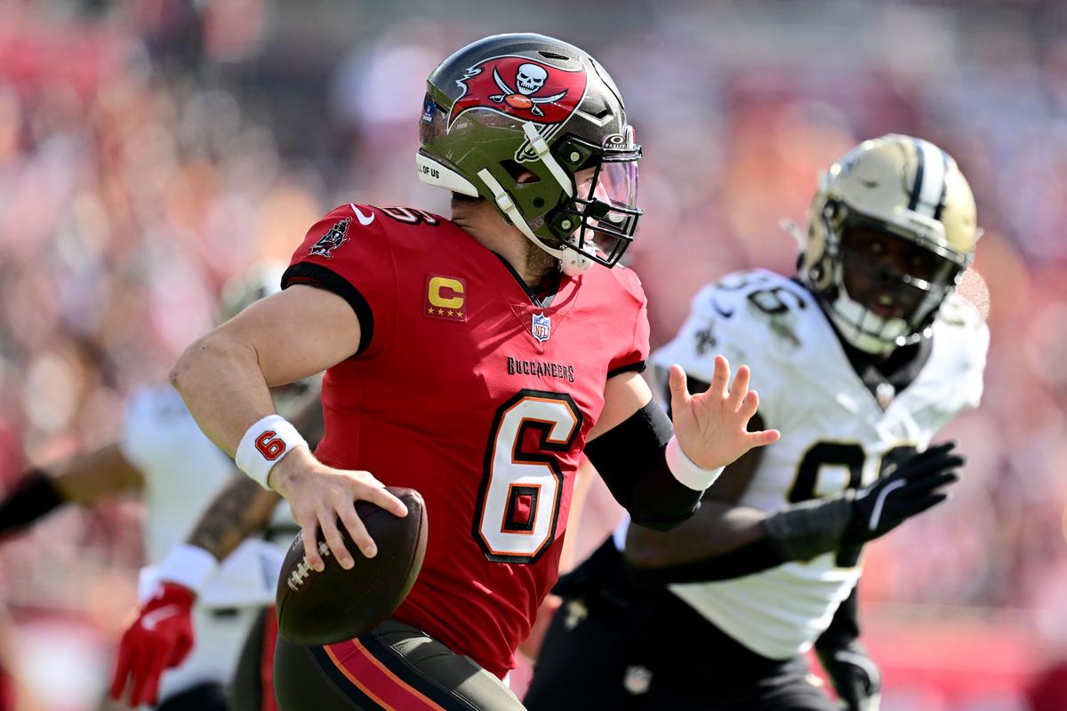 Geno Smith, Mike Evans, von Miller Among Players Who Cashed in With Week 18 Bonuses