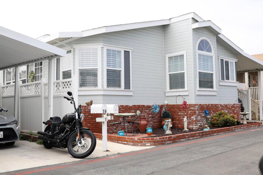 US Government Sues Warren Buffett’s Berkshire-Owned Lending Company for Predatory Mortgages