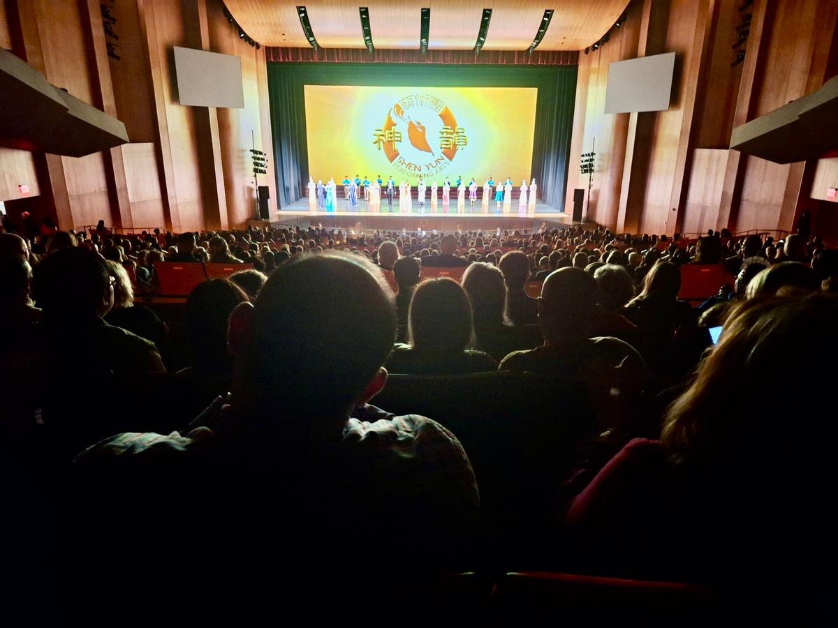 Raleigh Audience Uplifted by Quality and Message of Shen Yun Performance
