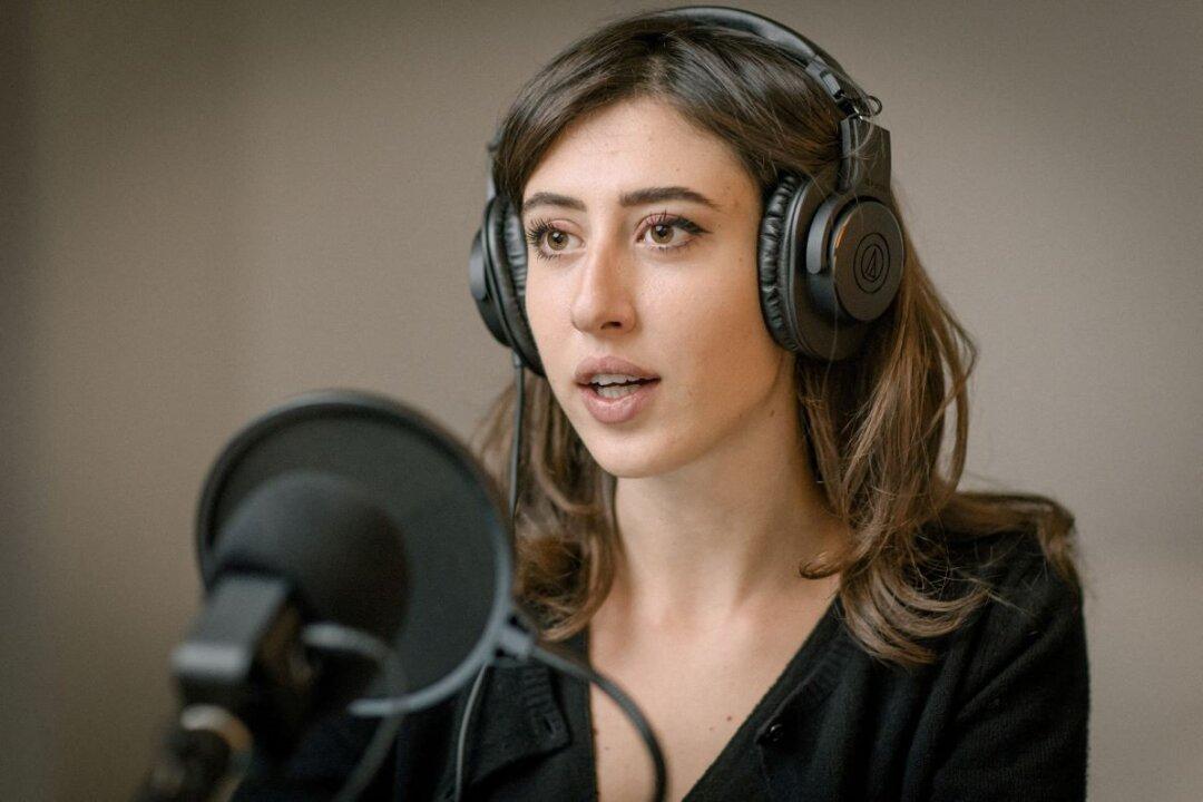 Italian Journalist Flying Home From Tehran After Being Released by Iran