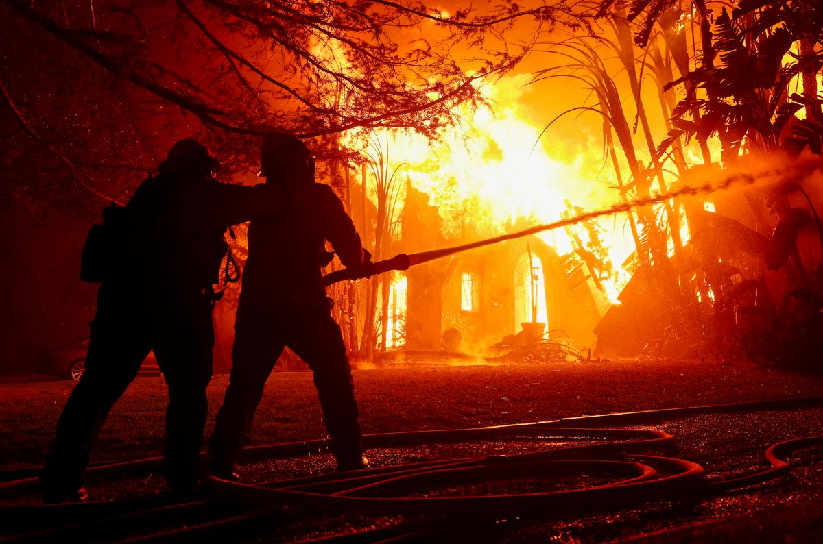 Strong Winds, Deadly Fires Devastate Southern California