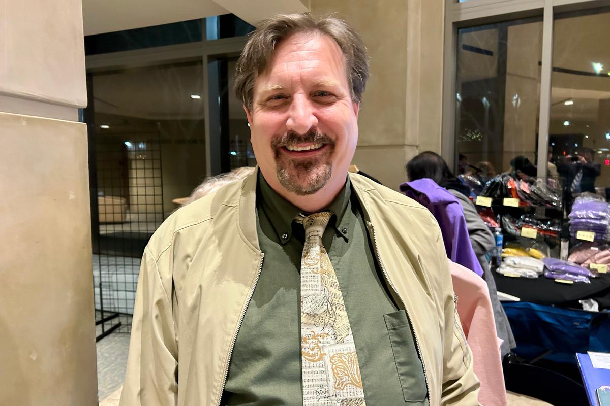 Composer in Modesto Loves the Music of Shen Yun