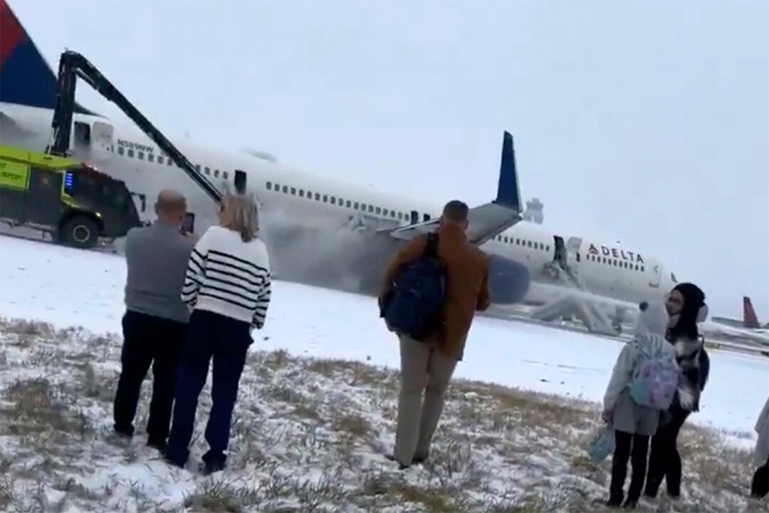 Delta Jet Aborts Takeoff From Snowy Atlanta Airport After Engine Problem