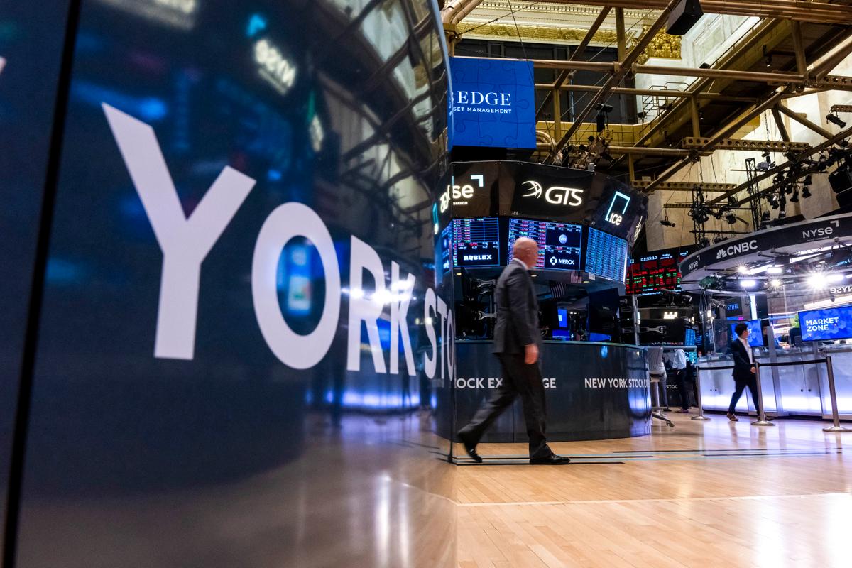 Stocks Sold Off on Friday, Closed Lower for a Second Week on Rising Bond Yields