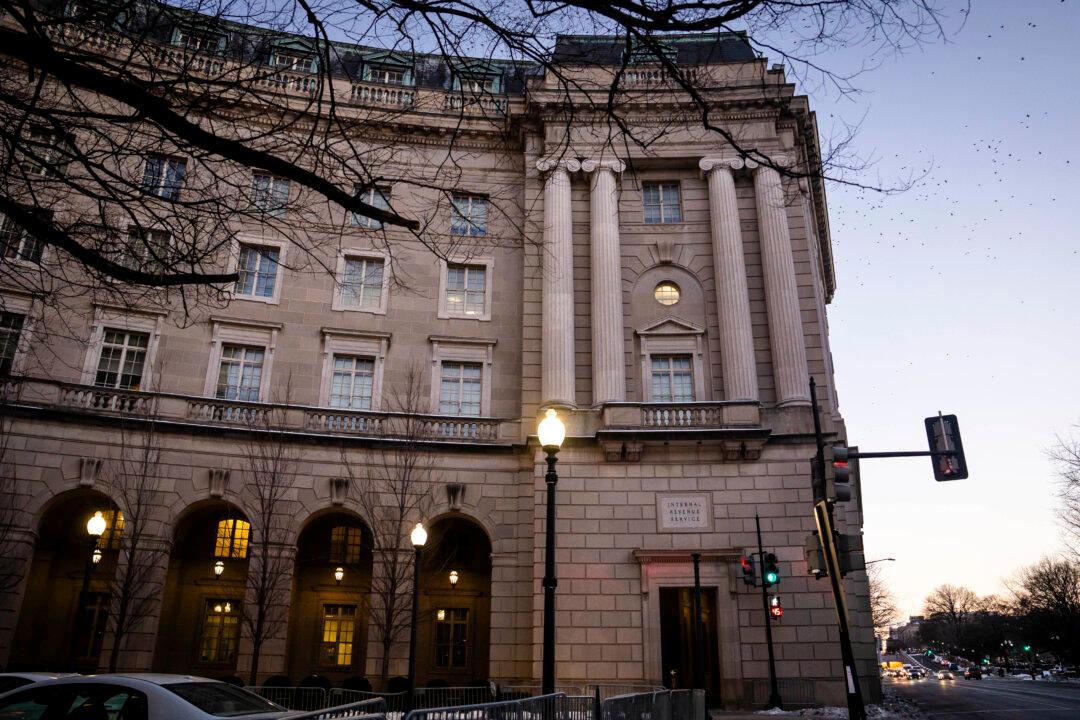 Retirees Must Make Obligated Withdrawals From IRAs, 401(k) Accounts by April 1: IRS