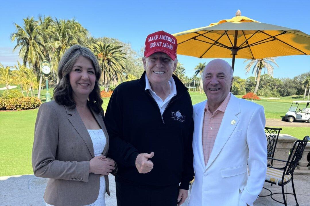 Alberta Premier Danielle Smith Meets With Trump at Mar-a-Lago