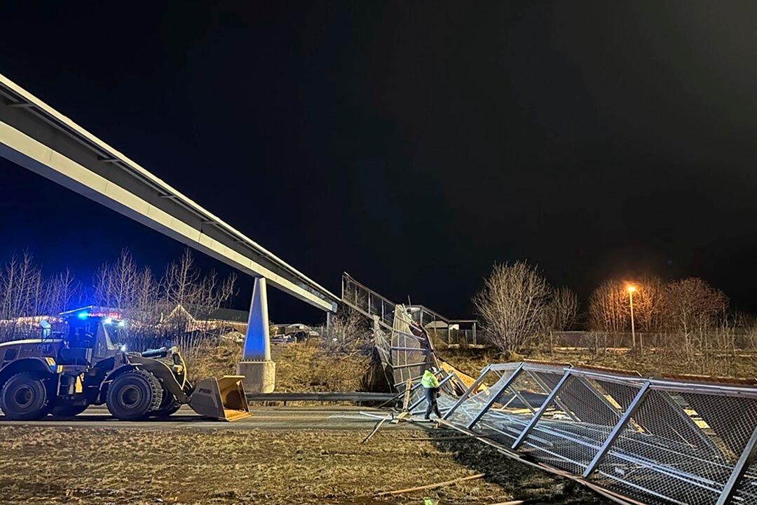 Fencing, Roof of Anchorage Pedestrian Bridge Fall in Strong Wind, Closing Highway