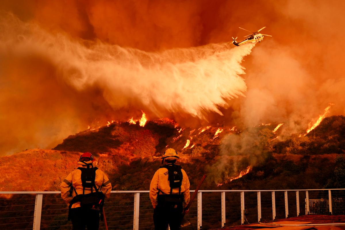 Firefighters Report Gains as Strong Winds Ease in Los Angeles
