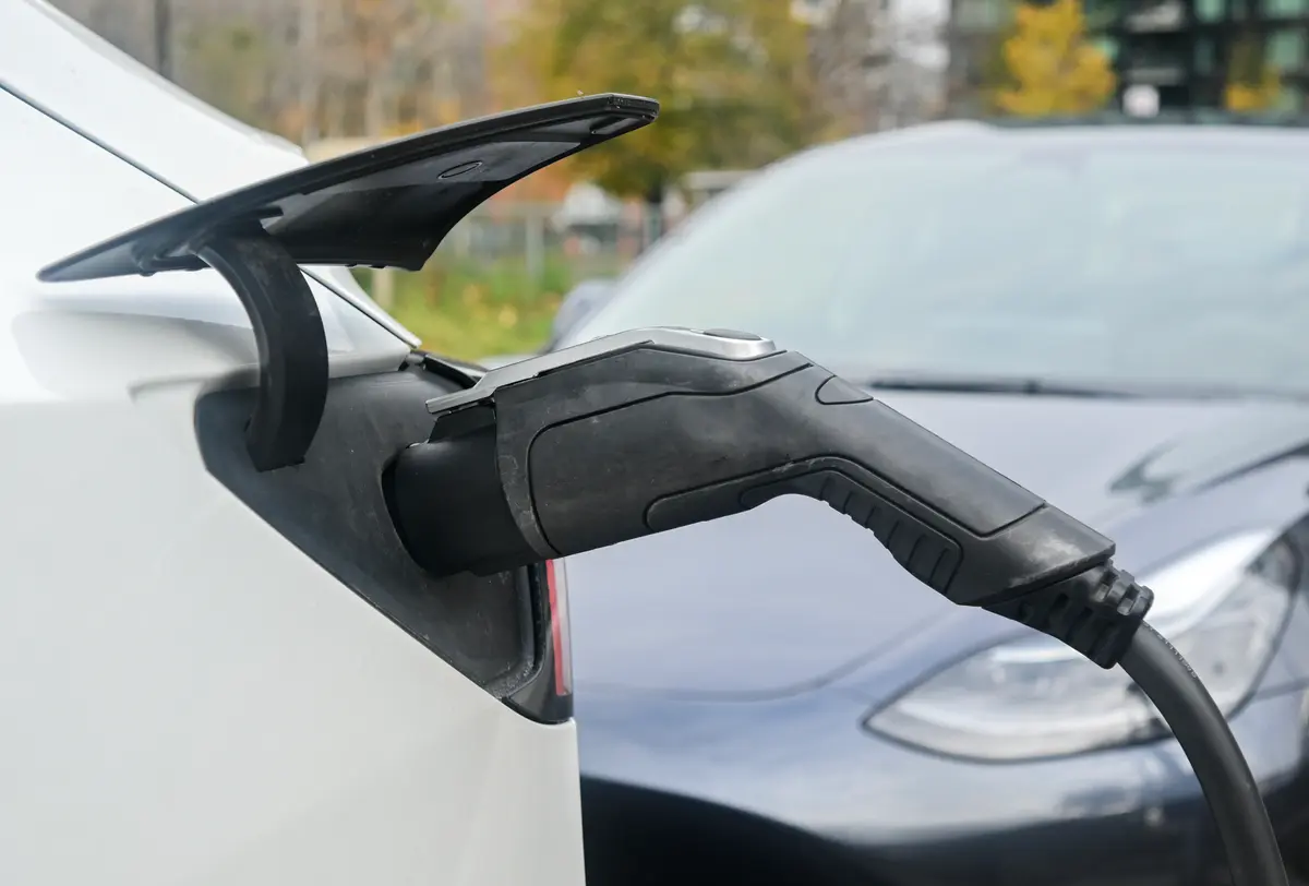 Quebec Lowers Electric Vehicle Sales Target to 80 Percent by 2035