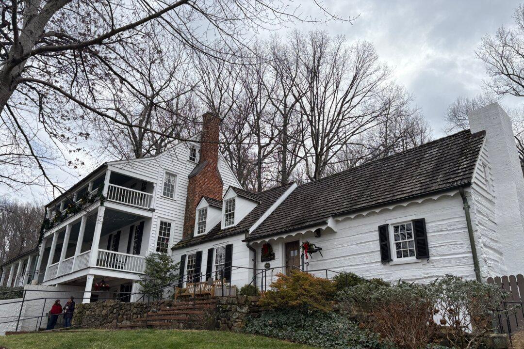 Michie Tavern: Step Back to the Revolutionary War Era