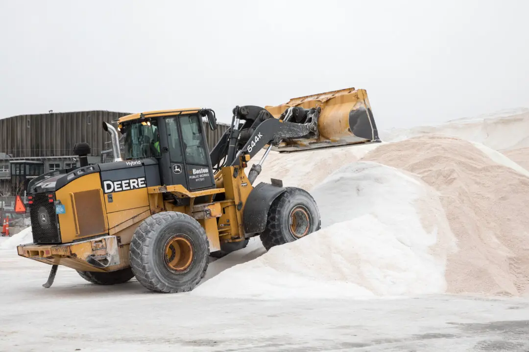 Trump Says John Deere Will Invest $70 Million to Build Excavator Factory in North Carolina