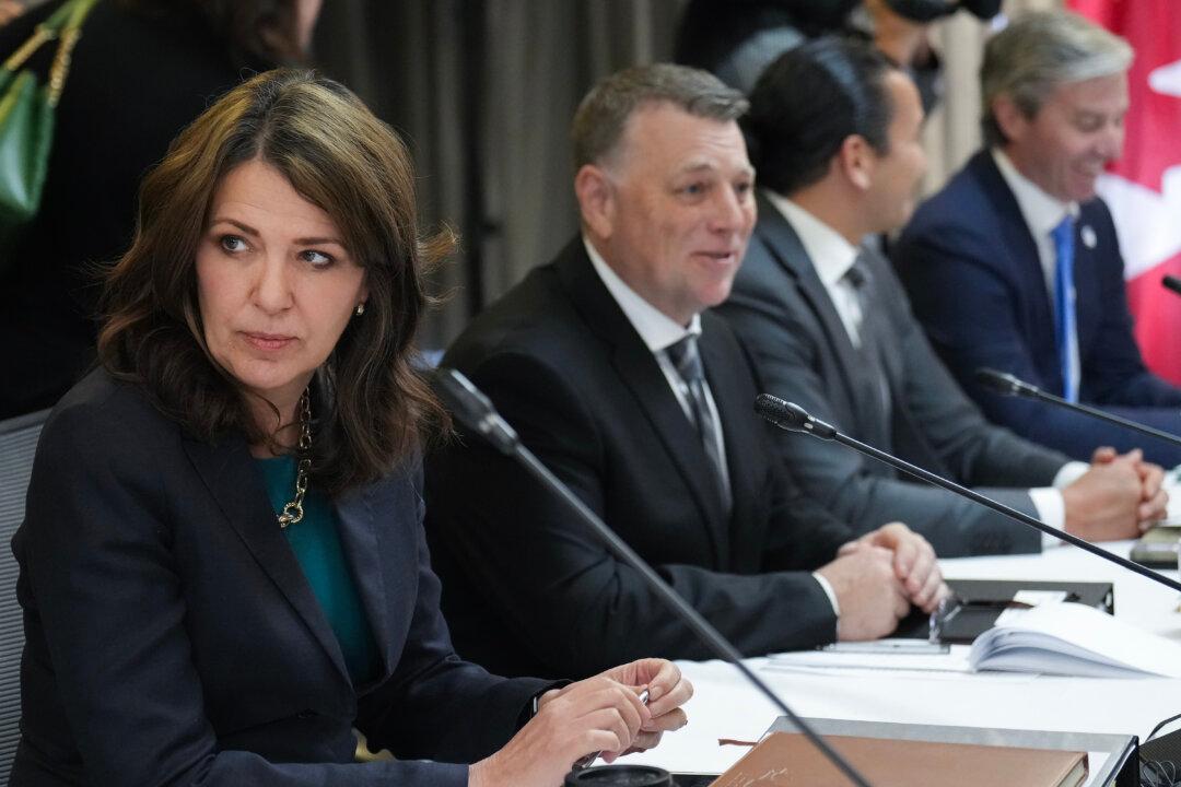 Alberta Breaks With Other Provinces, Ottawa on Tariff Response, Says Cutting Energy Off the Table