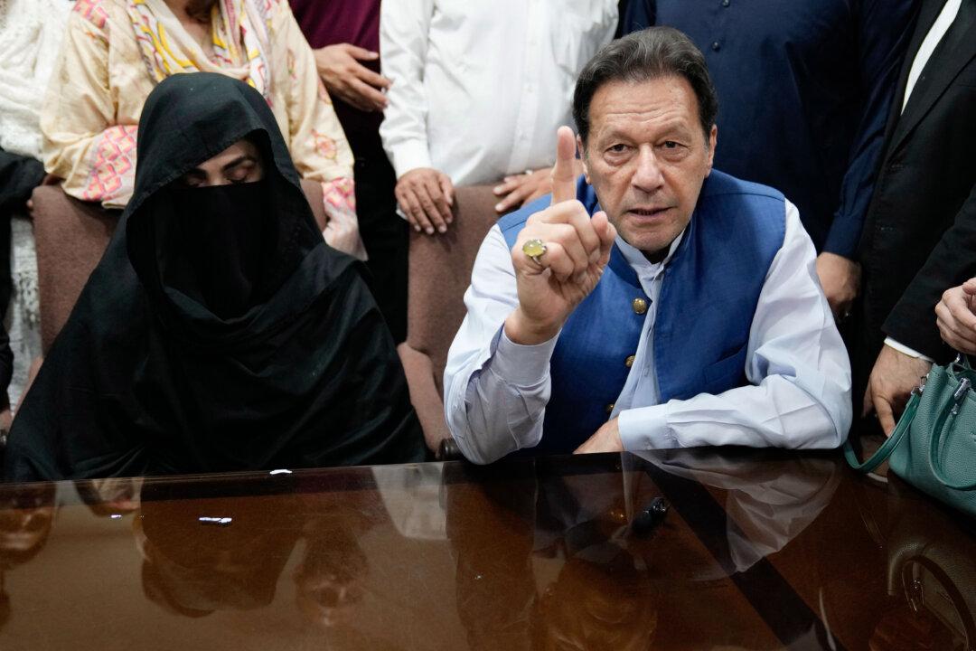 Former Pakistani Prime Minister Imran Khan and Wife Sentenced to Prison on Corruption Charges