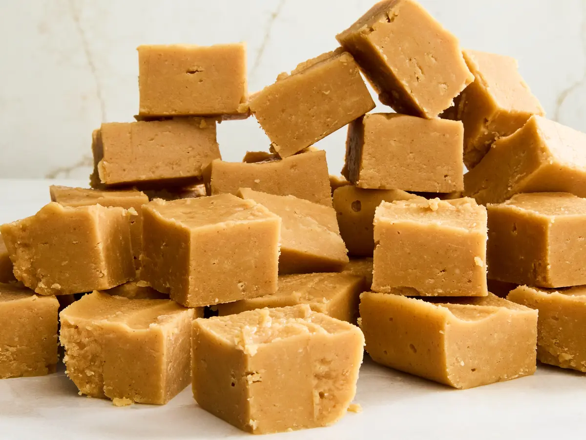 This 4-ingredient Peanut Butter Fudge Is a Perfect Little Treat