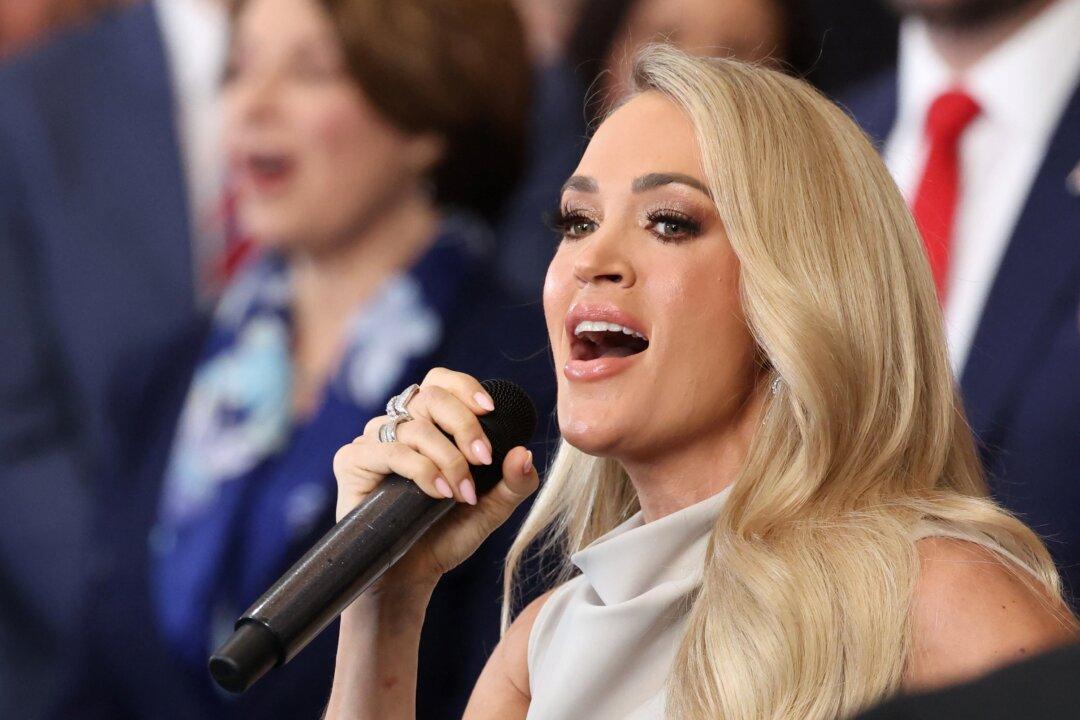 Carrie Underwood Saves Performance With Impromptu a Cappella Performance at Trump Inauguration