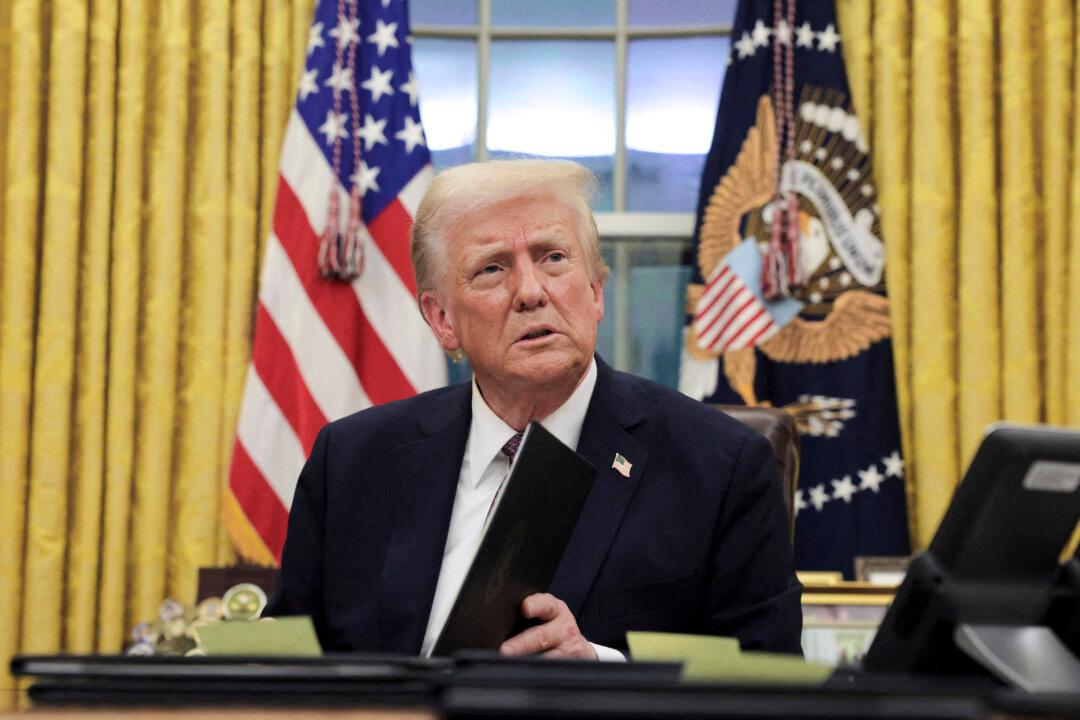 Judge Blocks Trump’s Birthright Citizenship Order