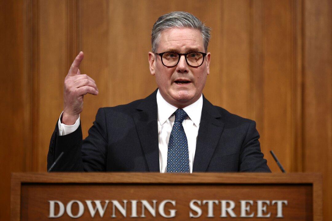 Starmer Promises Action to End ‘Shockingly Easy’ Access to Knives Online