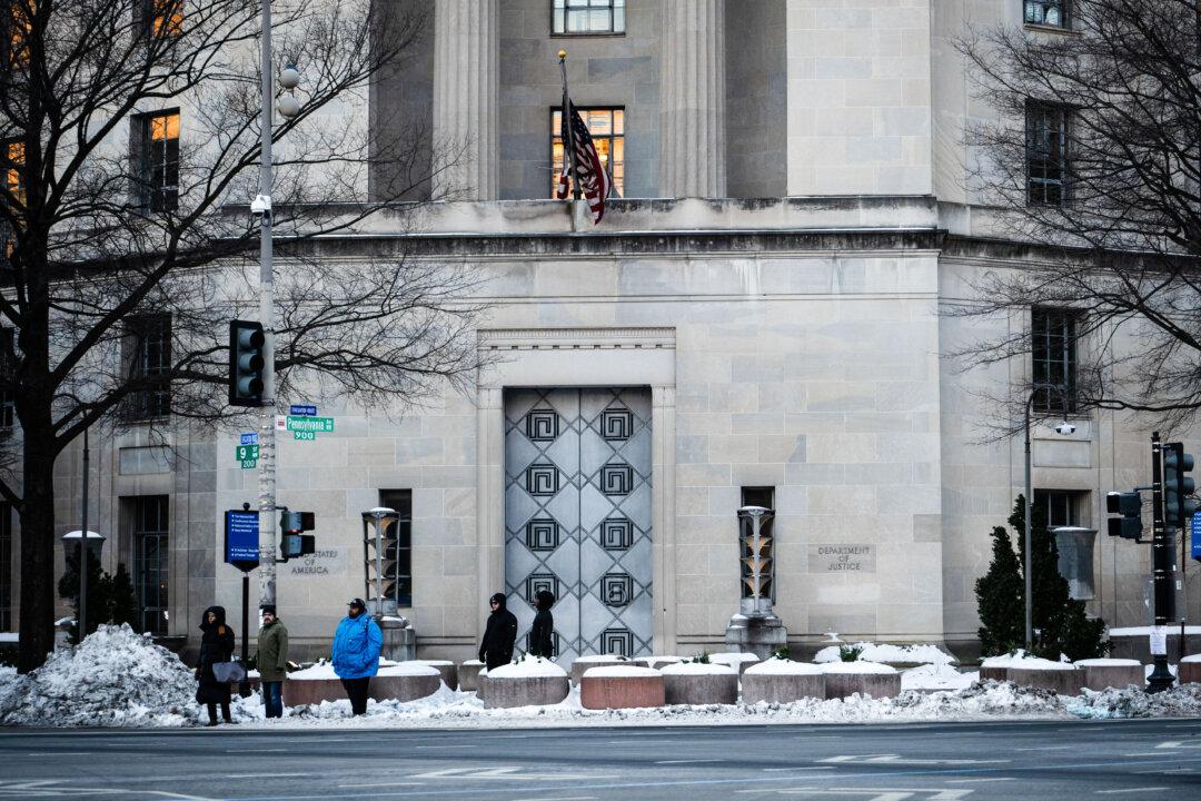 US Seeks Extradition of 2 Suspects Arrested in Serbia Over Scheme Targeting Los Angeles Artist