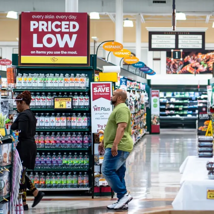 US Consumers’ Inflation Outlook Slides for 3rd Straight Month: University of Michigan