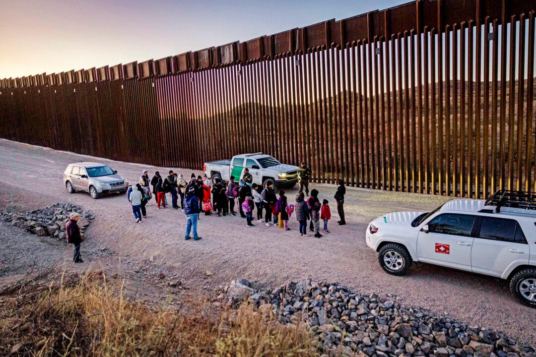 DHS Moves to Accelerate Deportations of Immigrants Brought in Under Biden’s Parole Expansion